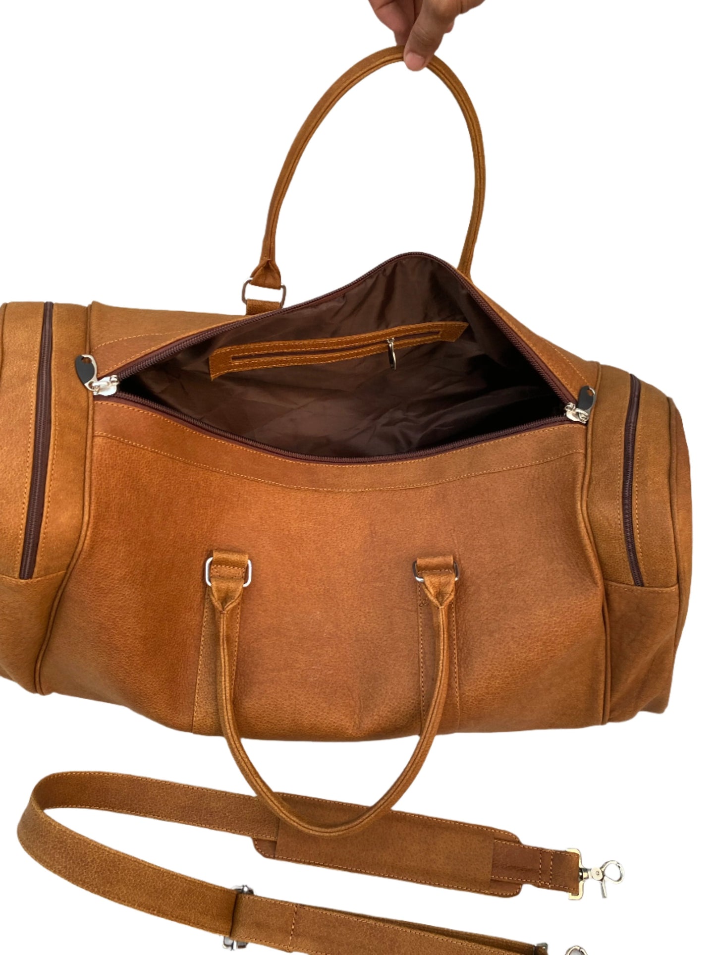 Spacious Leather Weekender Bag: Perfect Blend of Style and Function