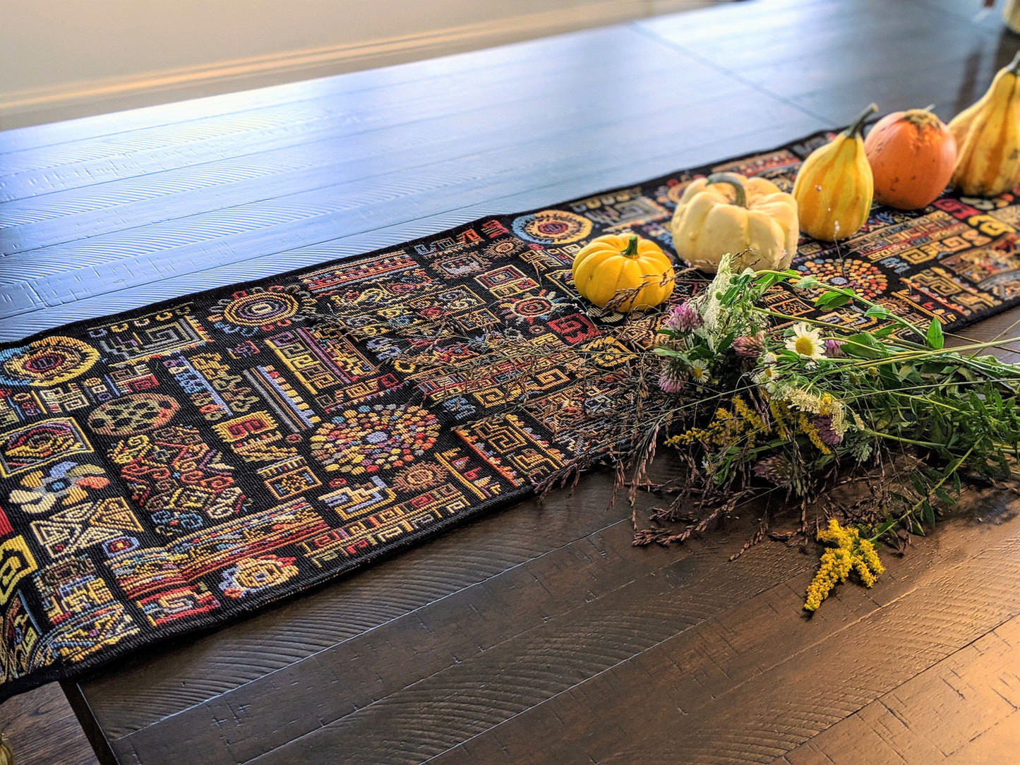 DaDa Bedding Ethnic Ornaments Geometric Black Elegant Woven Tapestry Dining Table Runner (18118)