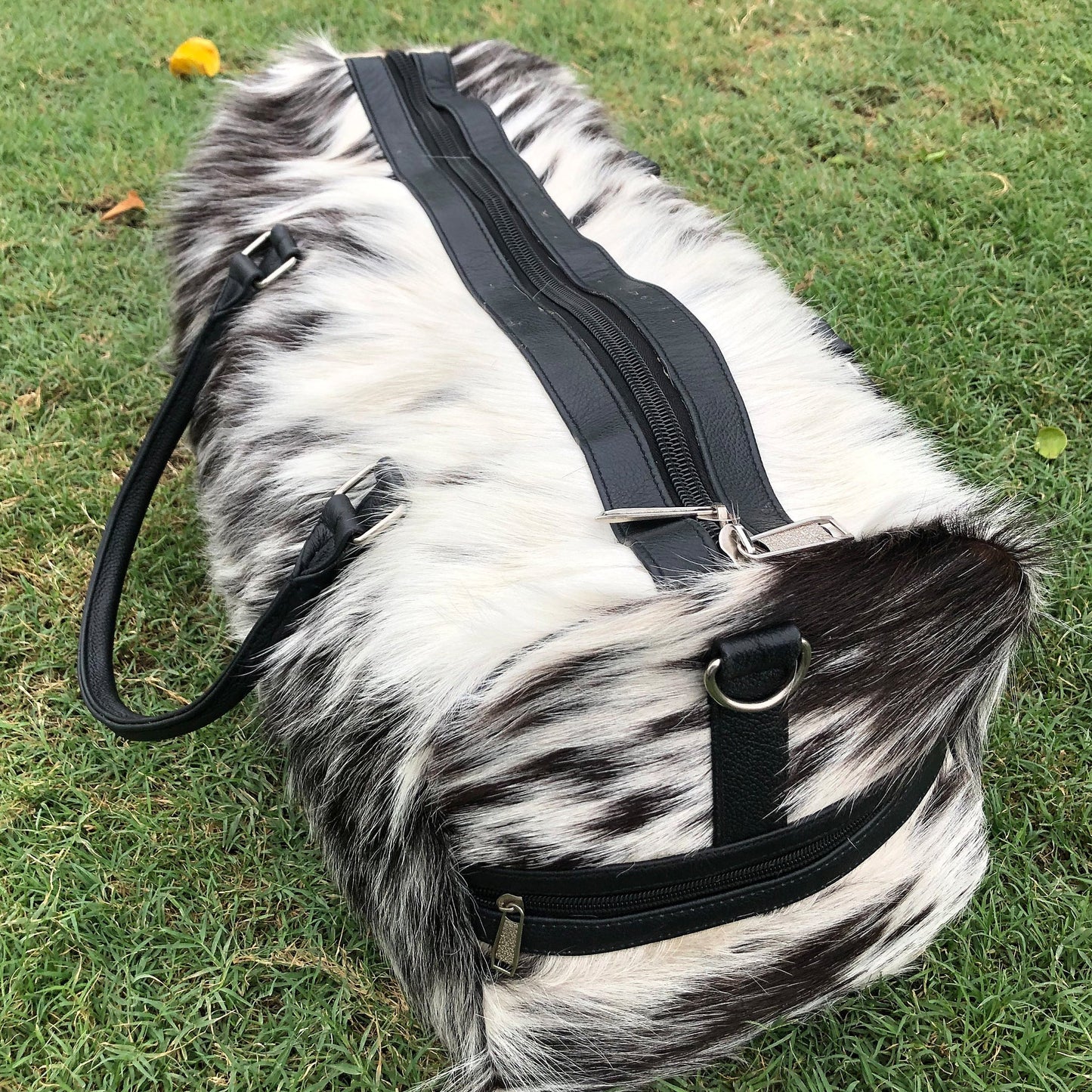 Genuine Cowhide Leather Duffel Bag - Medium Size, Stylish & Durable - Ideal Travel Bag for Weekend Trips