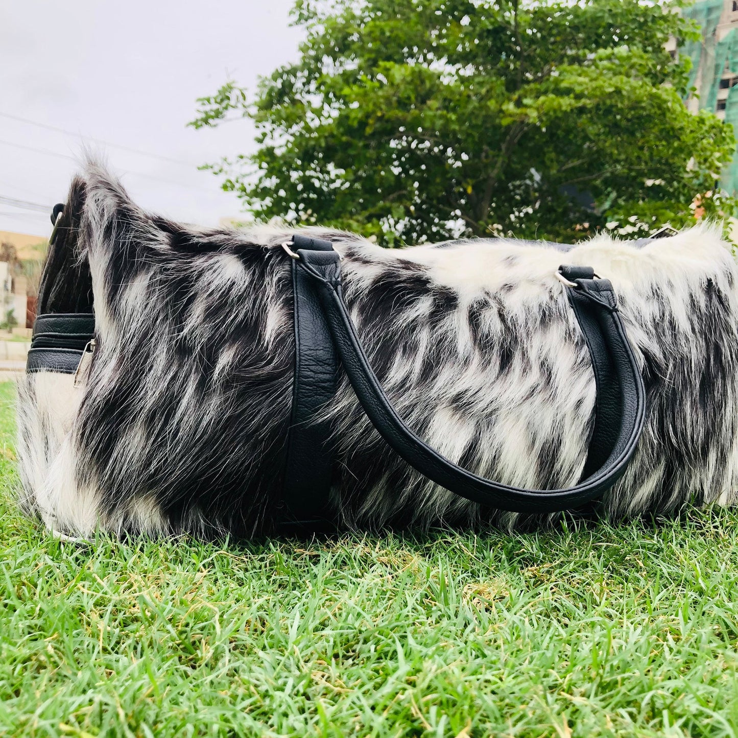 Genuine Cowhide Leather Duffel Bag - Medium Size, Stylish & Durable - Ideal Travel Bag for Weekend Trips