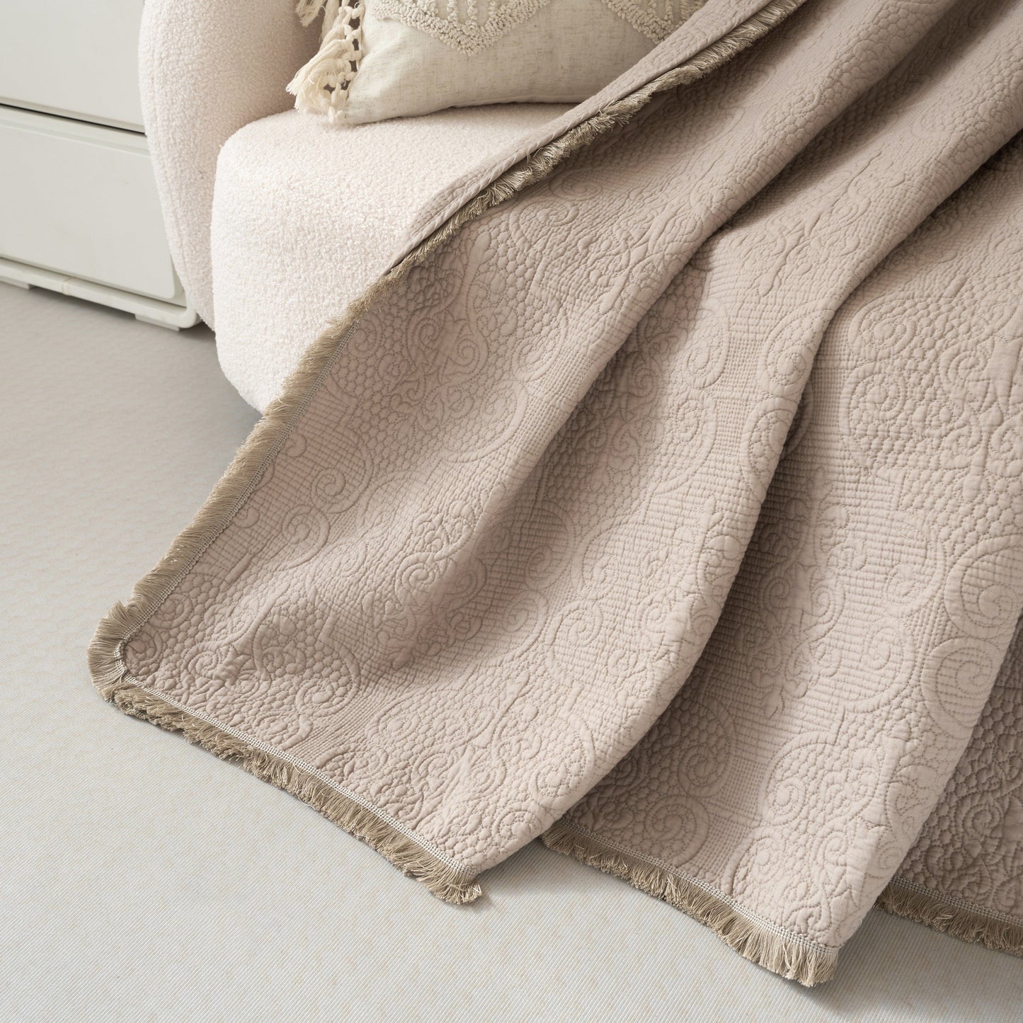 DaDa Bedding Elegant Fringed Cotton Quilted Throw Blanket - Luxurious Solid Soft Paisley Pattern, Cozy Lightweight Lap Throw, Perfect for Couch or Bed, Neutral Sandy Taupe Tan Beige, 50x60 Inches