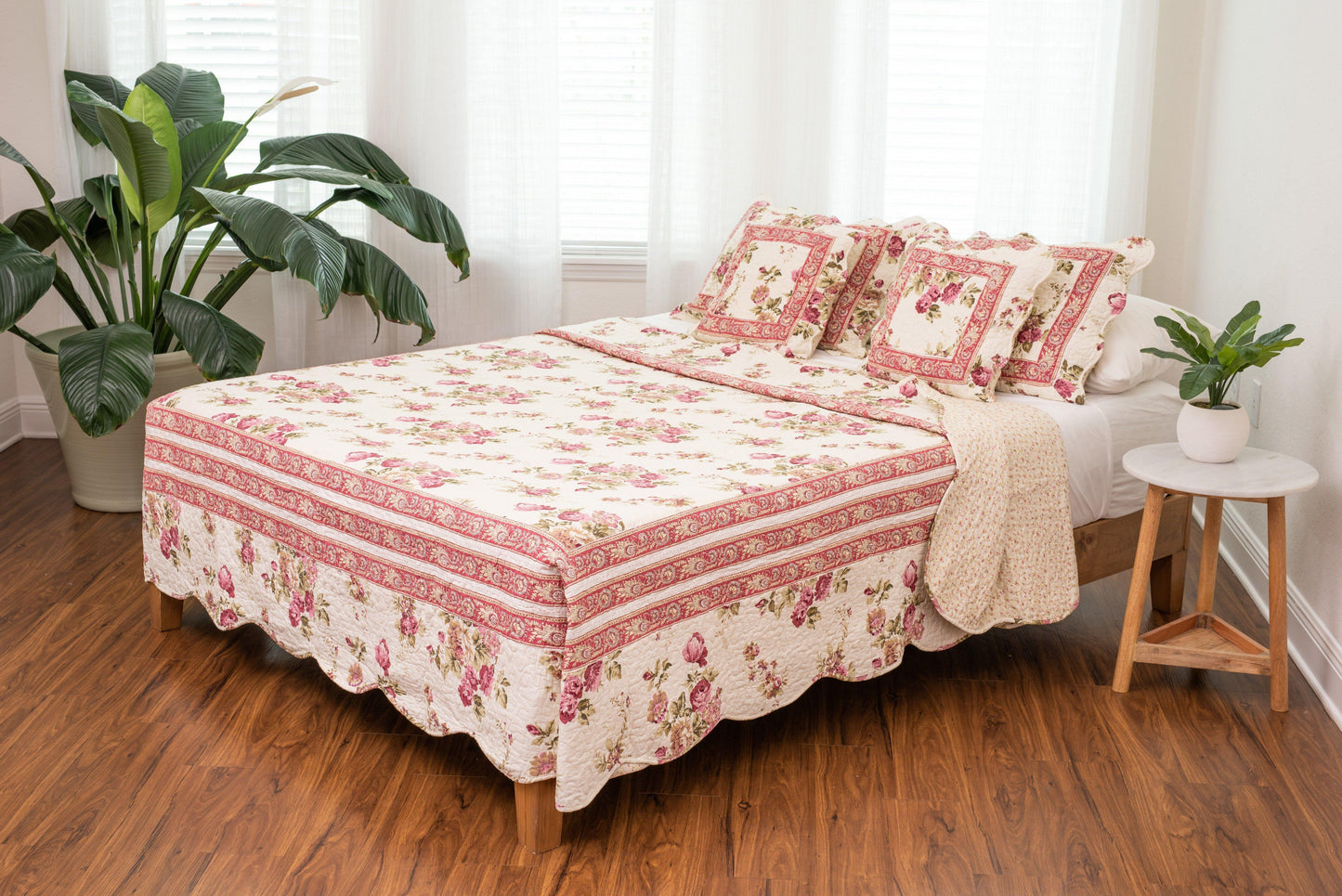 DaDa Bedding French Country Cottage Floral Mauve Cotton Patchwork Quilted Bedspread Set (DXJ103136)